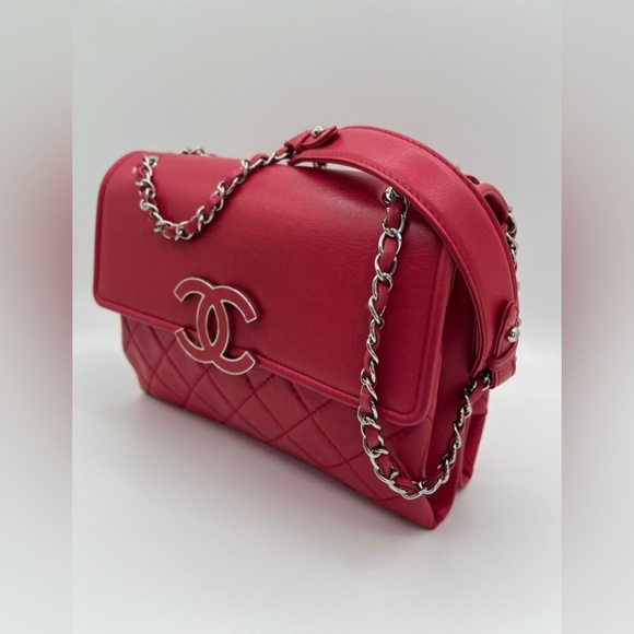 Chanel Series 19 Flap Quilted Leather
Medium Bag - Picture 9 of 13